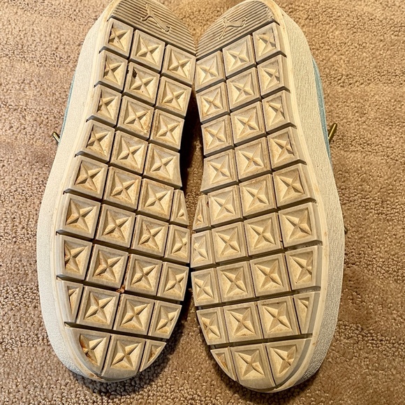 🐈⬛Puma Black Suede Sneakers With Light Grey Stripes - Size 8.5🐈⬛ - Picture 6 of 7